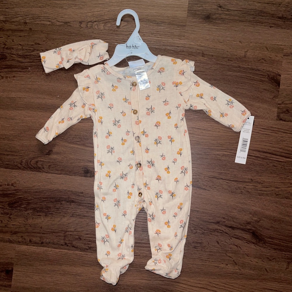 NWT Nicole Miller Cream Floral Footie with Matching Bow (6/9m)